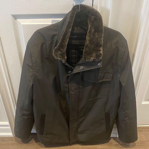 Like New Men's Andrew Marc Bomber Jacket with Fur Collar - Size Large - Picture 3 of 4